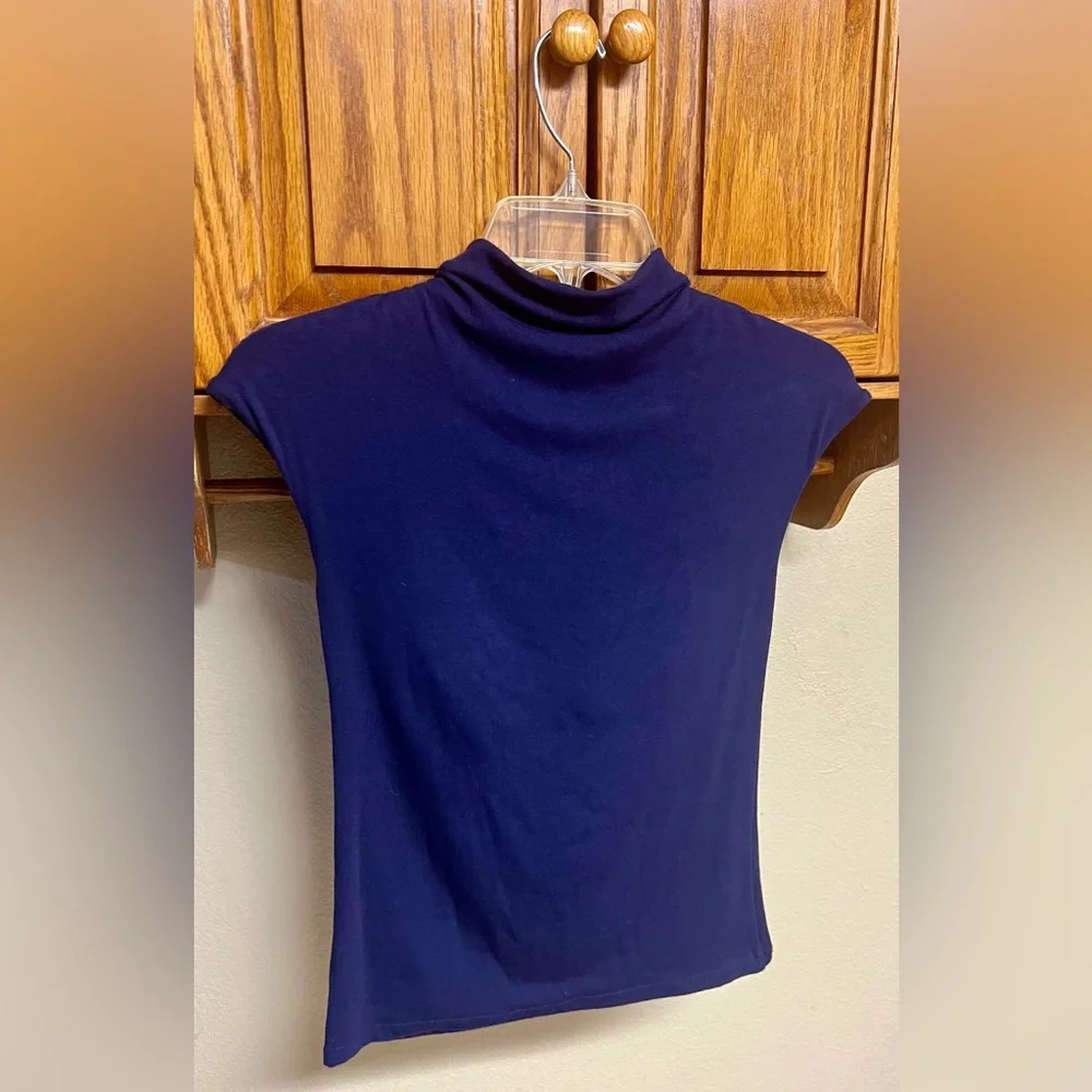 Klassy Network Mock Neck Cap Sleeve Blouse- NAVY- EUC! - Picture 6 of 14
